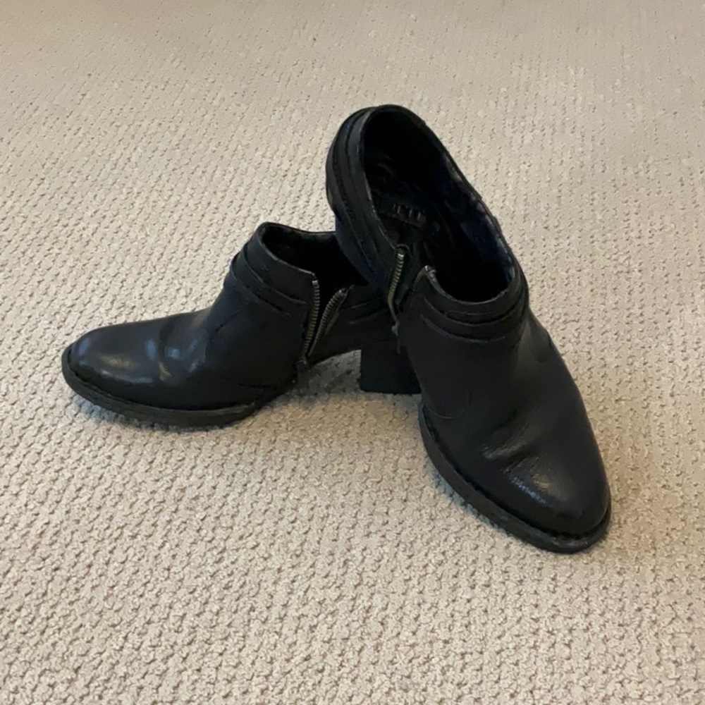 Born Women’s Handmade Black Leather Shoe-Bootie Size 9